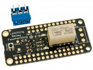 Latching Mini Relay FeatherWing @ electrokit